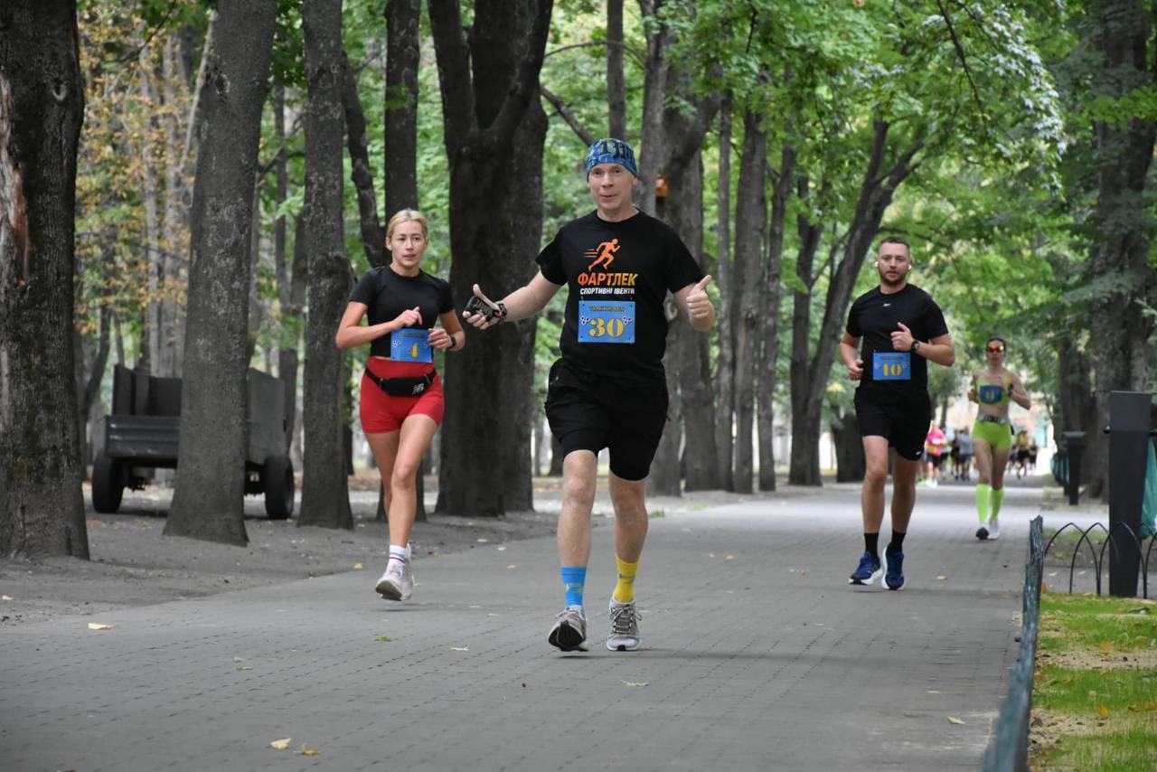 Фартлек на старті забігу в парку